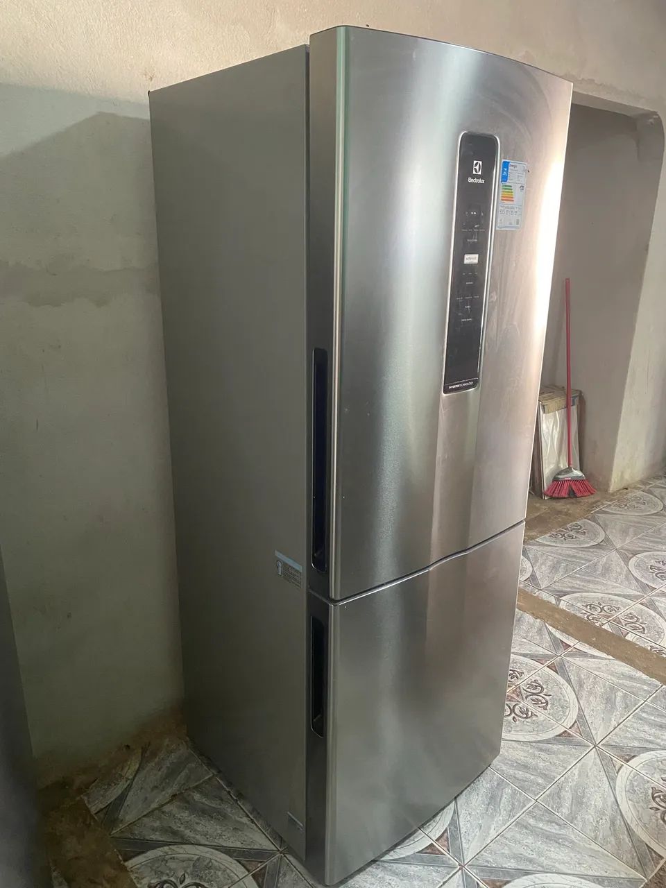 Geladeira em perfeito estado, gelando perfeitamente 