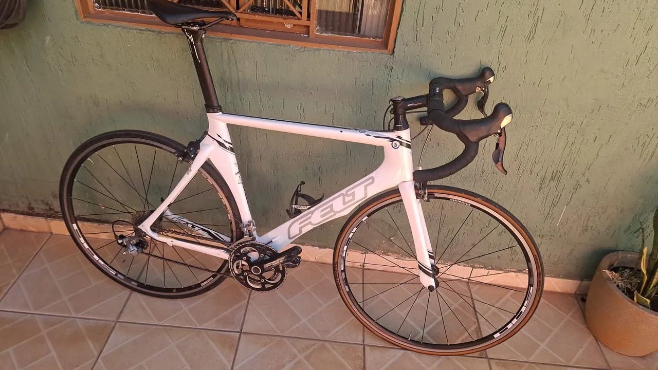 Bicicleta felt com relação ultegra de 11 velocidade - Foto 3