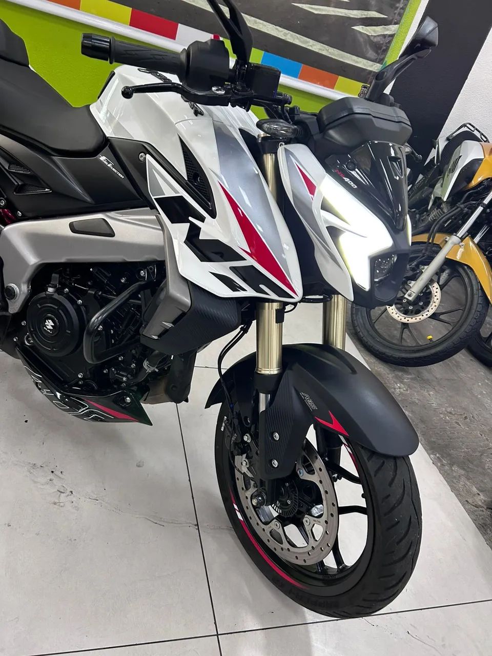 BAJAJ DOMINAR NS400Z - Foto 4