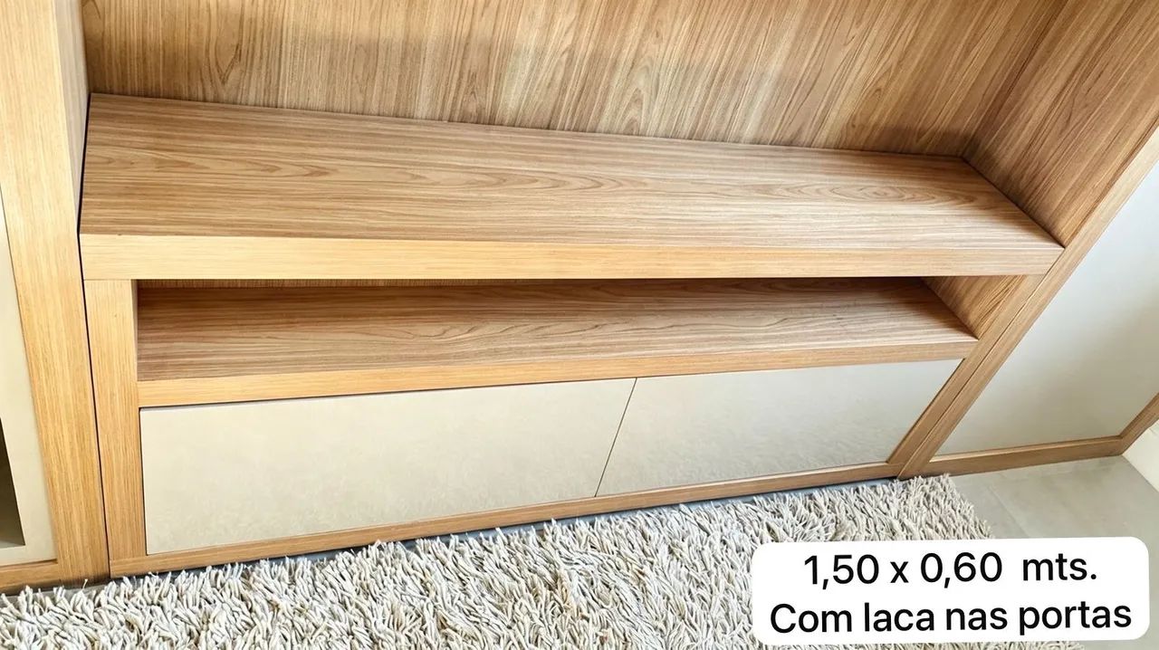 Rack em MDF Laminado com Portas em Laca