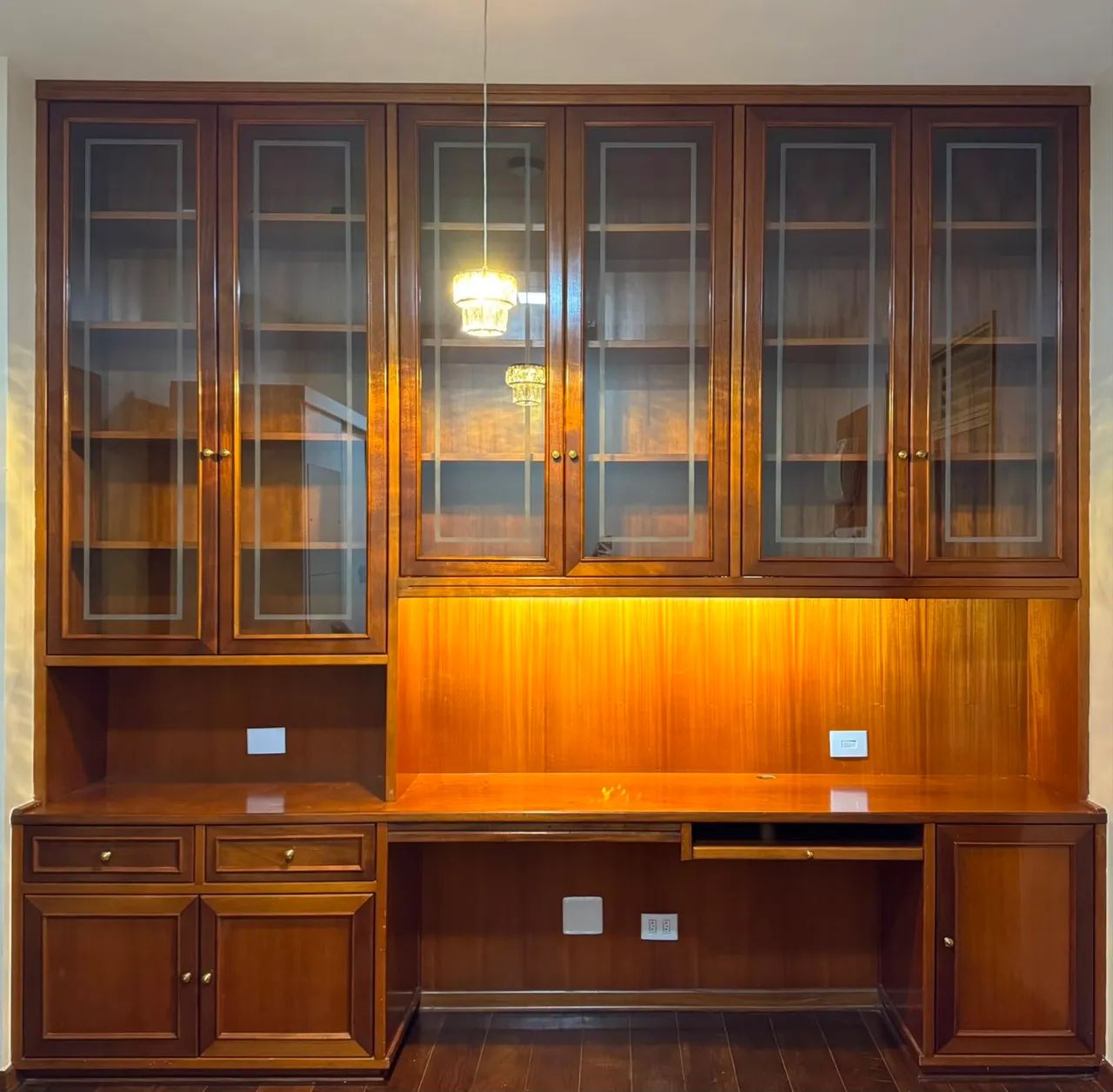 Armário em Mogno Maciço - pode ser utilizado como biblioteca - Foto 2