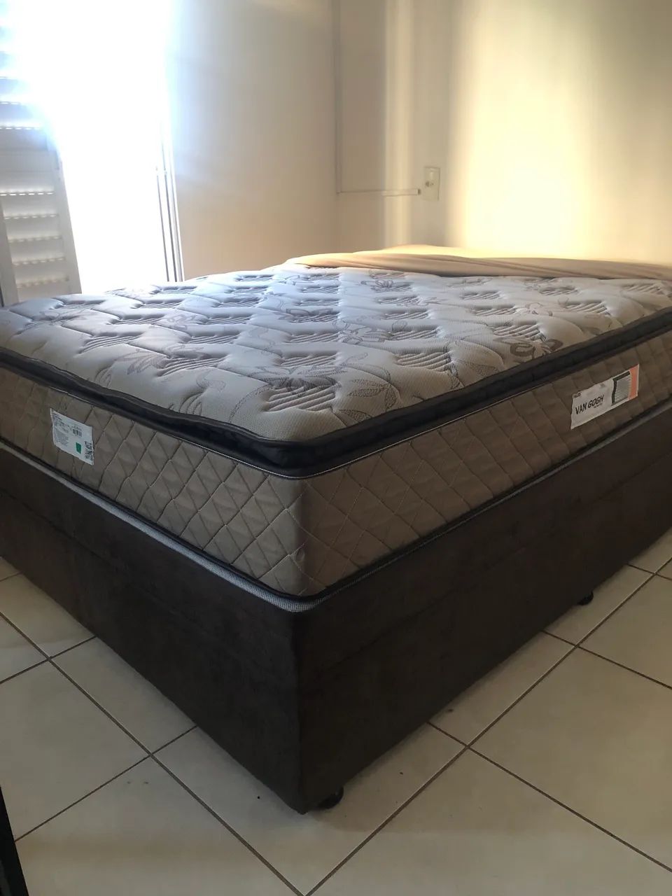 CAMA COM COLCHÃO VAN GOGH NOVINHO