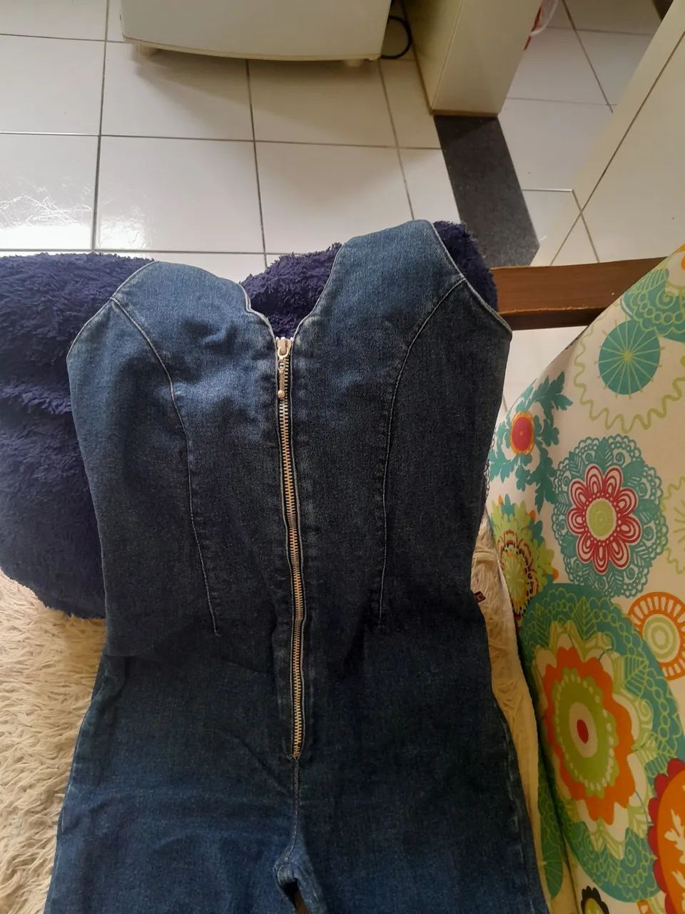 Macacão jeans da território com látex  - Foto 4