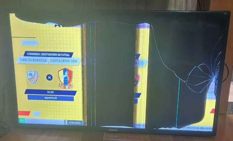 TV Samsung LCD com tela quebrada - Foto 2