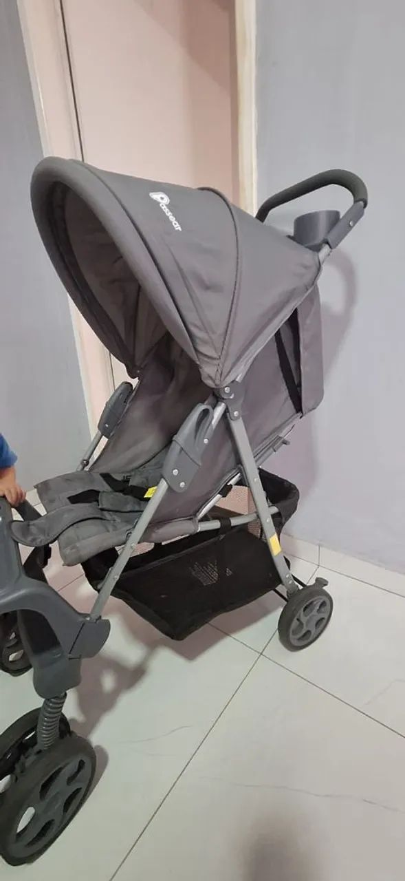 Vendo carrinho de bebê e bebe conforto  - Foto 2