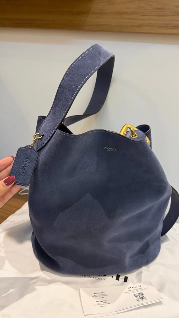 Bolsa coach bucket suede azul nova original  - Foto 5