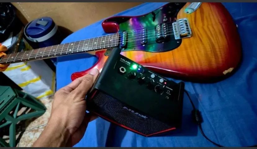 Amplificador mini bluetooth para guitarra e baixo - Foto 3