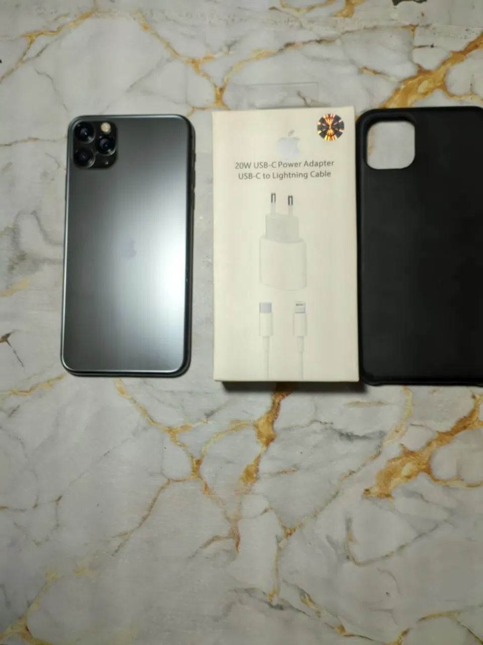 iPhone 11 pro max 256 gb + carregador 