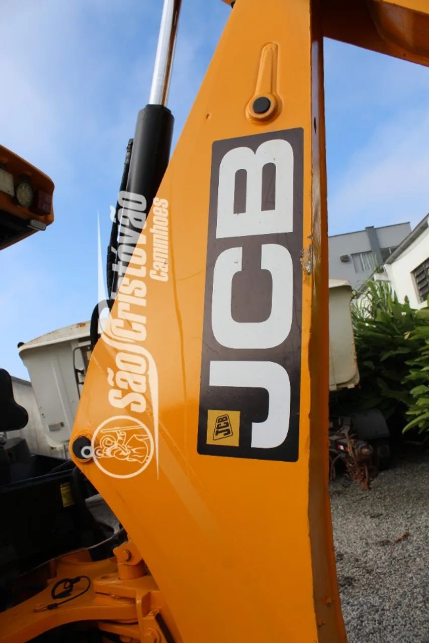 Retroescavadeira JCB 214E - Foto 2