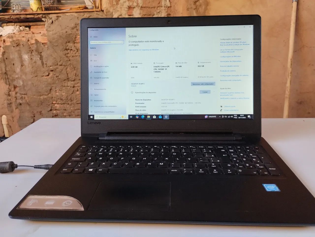 Notebook Lenovo com tela de 17 polegadas 