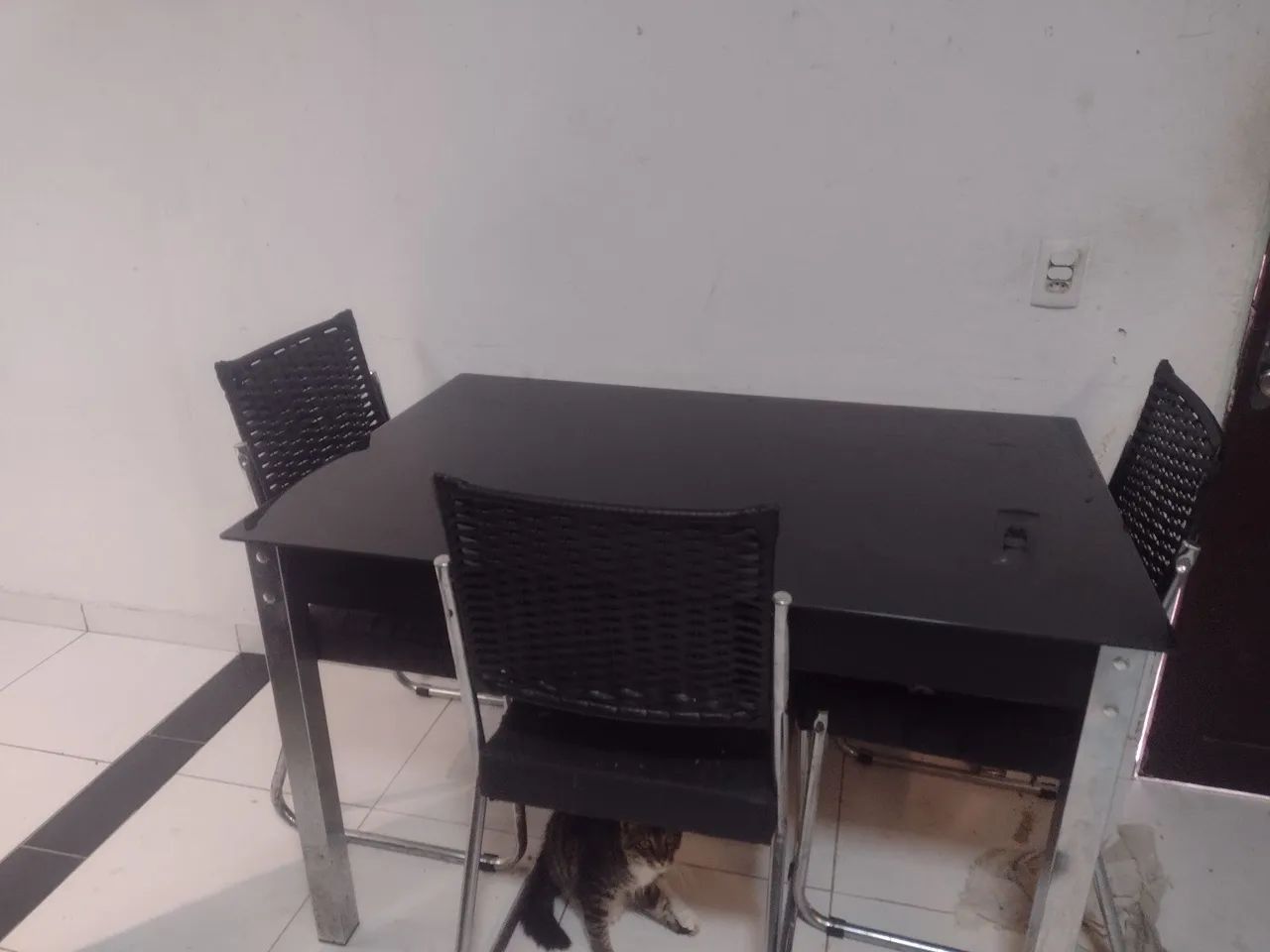 Mesa de vidro com 3 cadeiras 