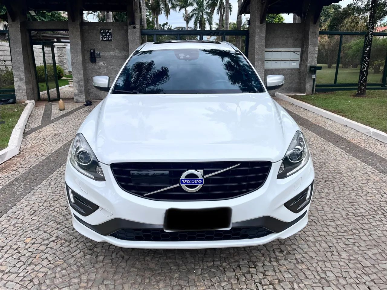 Volvo XC 60 T-5 R-design 2.0 FWD 5P 2017 - Foto 2