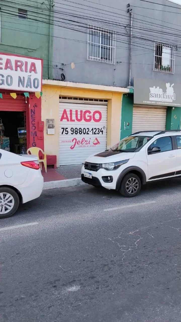 Praça Kennedy: salão e sanitário