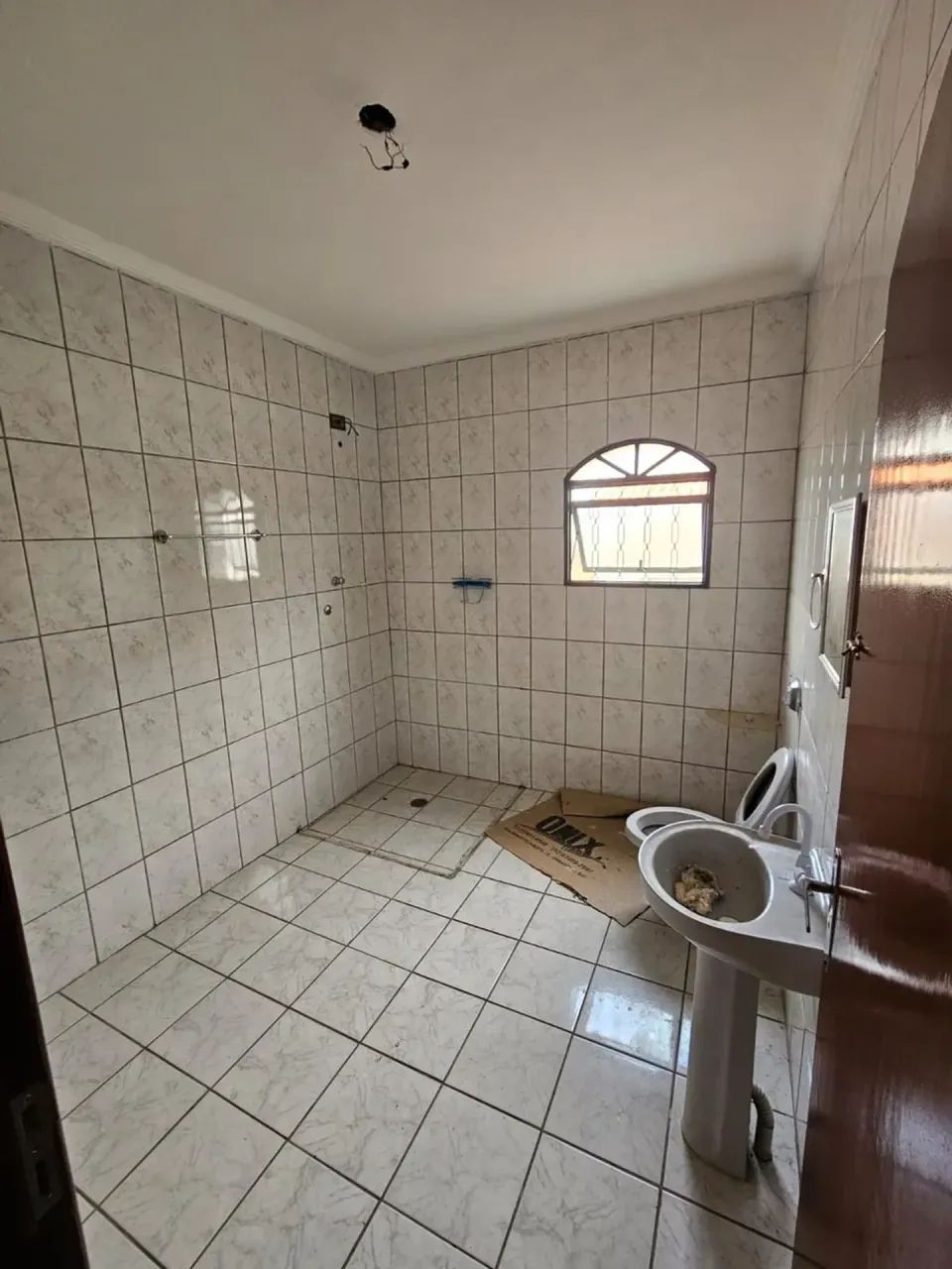 EXCELENTE RESIDENCIA - 05 DORMITÓRIOS -AMPLITUDE E COMODIDADE - TAUBATÉ - Foto 4