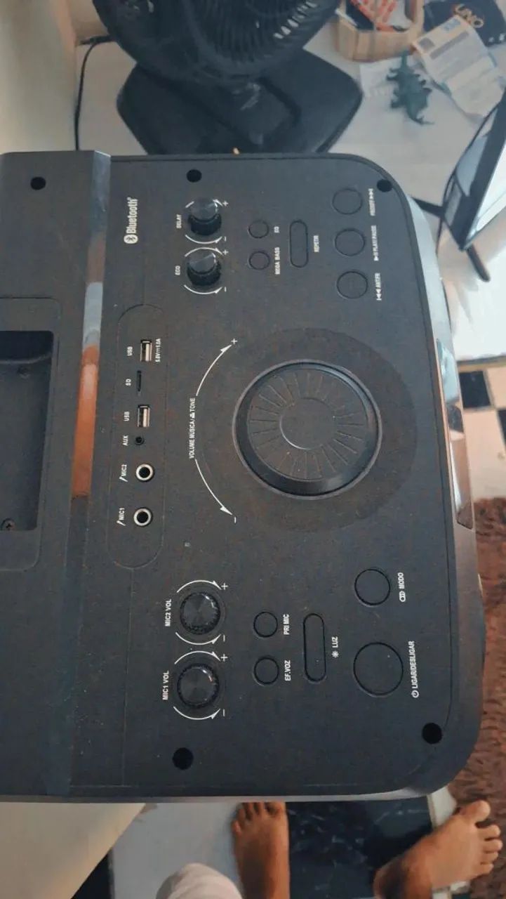 Vendo caixa de som semi nova pouco tempo de uso bem conservada  - Foto 2