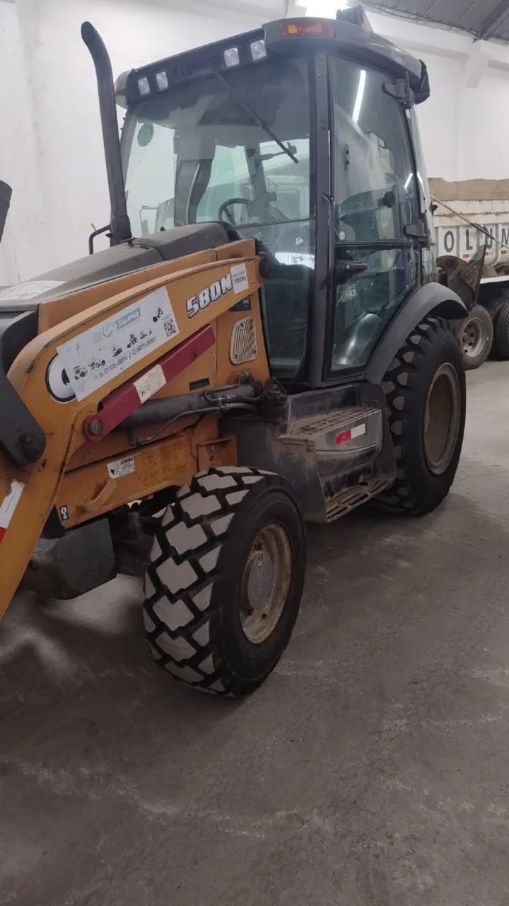 Retroescavadeira Case 580N 4x4 - Ano 2015  - Excelente Estado - Foto 5