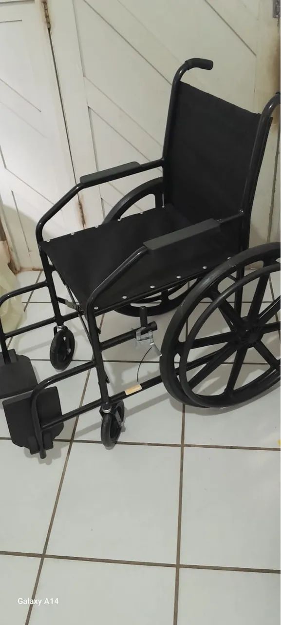 Cadeira de rodas nova  - Foto 2