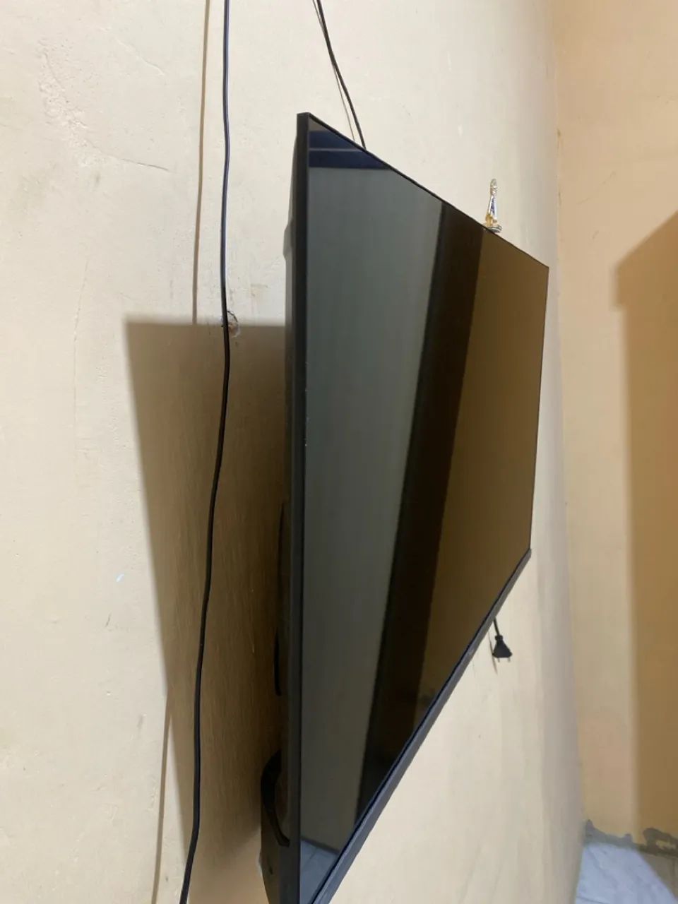 Vendo TV pouco usada PHILCO ROKU 40 polegadas em perfeito estado e sem marcas de uso.