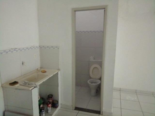 Aluga-se loja com 140 m² por R$ 6000,00 no Centro de- Macaé - RJ - Foto 4