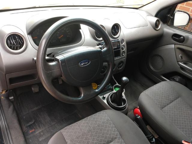 Ford Fiesta Sedan 1.6 Flex Completo GNV Mercosul Ar Gelando Vidro Direção Alarme Som DVD - Foto 7