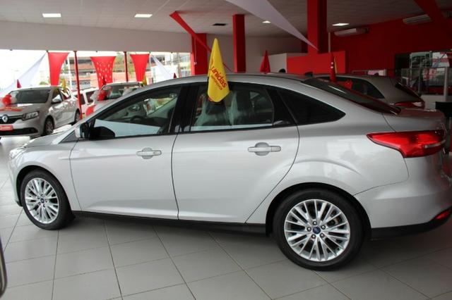 Oferta Focus Fastback Se Automático 2.0 2018 - Financiamos por todos os Bancos - Foto 2