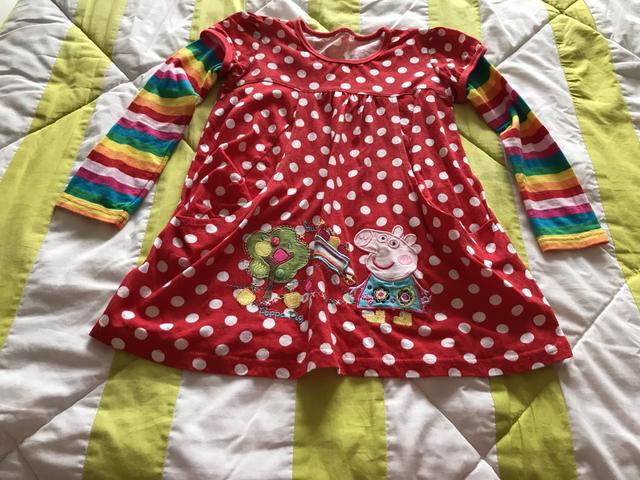 Vendo lote com seis vestido tamanho quatro - Foto 4