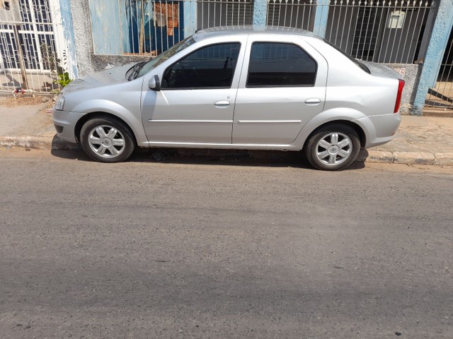 VENDE UMA LOGAN AUTOMÁTICO SEMINOVOS VALOR REAIS 24.000
