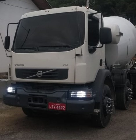 CAMINHÃO BETONEIRA A VENDA