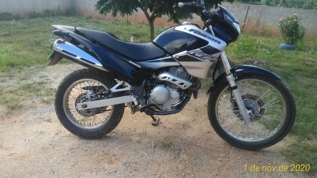 FALCON 400 PRETA/PRATA