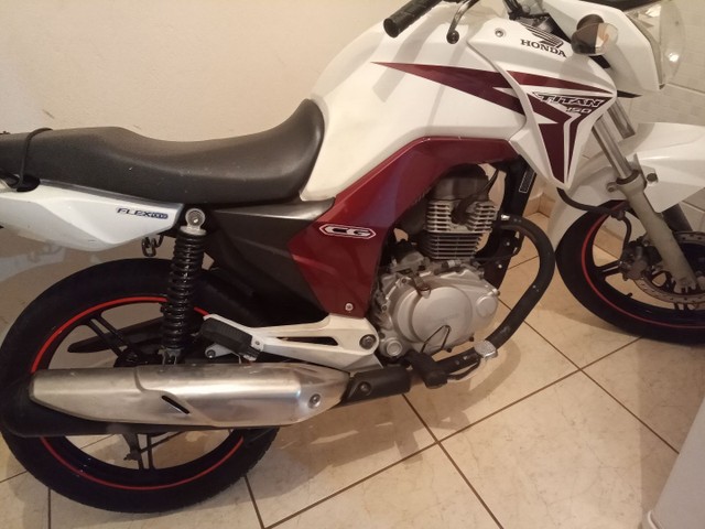VENDO 01 MOTO . 9.500.00 PREÇO. CONTATO * FERNANDO