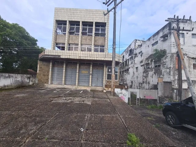 Vendo Excelente Prédios na Cachoeirinha de esquina, Medindo 3.600m2
