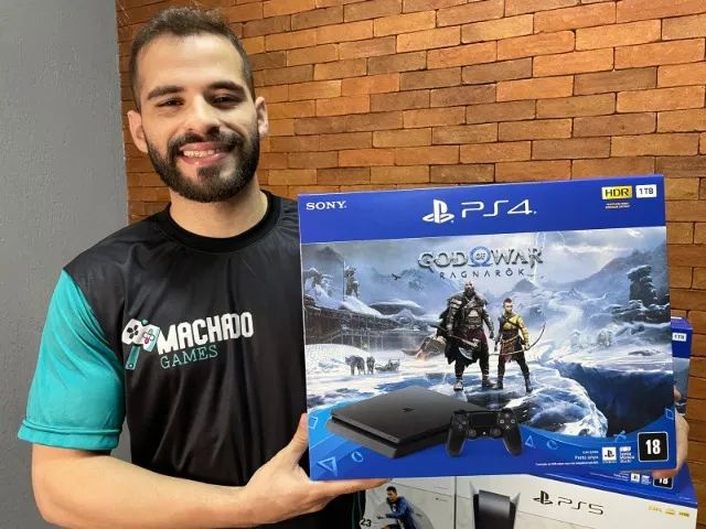 Console Playstation 4 com God of War Ragnarok