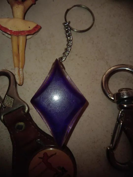 Lote com 12 chaveiros sortidos antigos - Foto 4