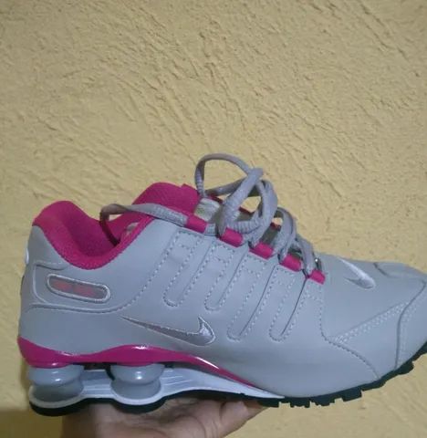 Nike shox feminino sale cinza e rosa