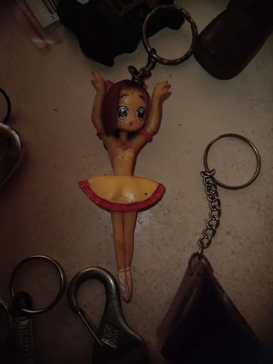 Lote com 12 chaveiros sortidos antigos - Foto 5