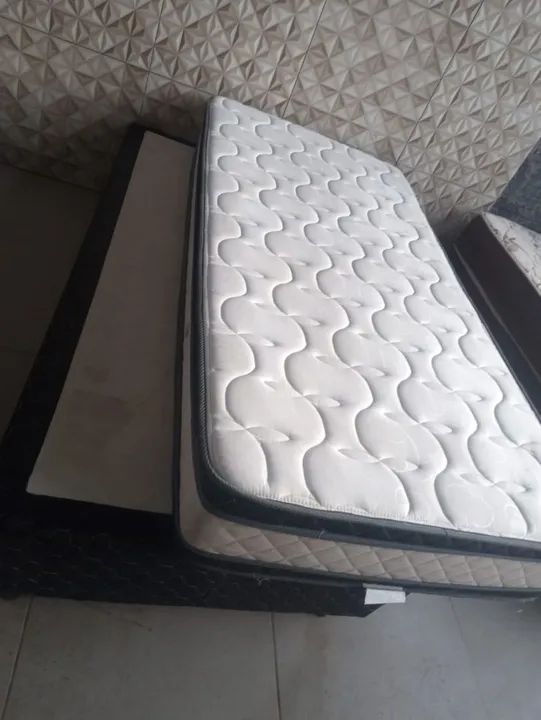Vendo cama box  de solteiro em excelente estado, colchão de molas ensacadas. - Foto 4