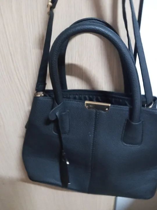 Vendo Bolsa Preta  com várias Divisões. Importada. - Foto 6