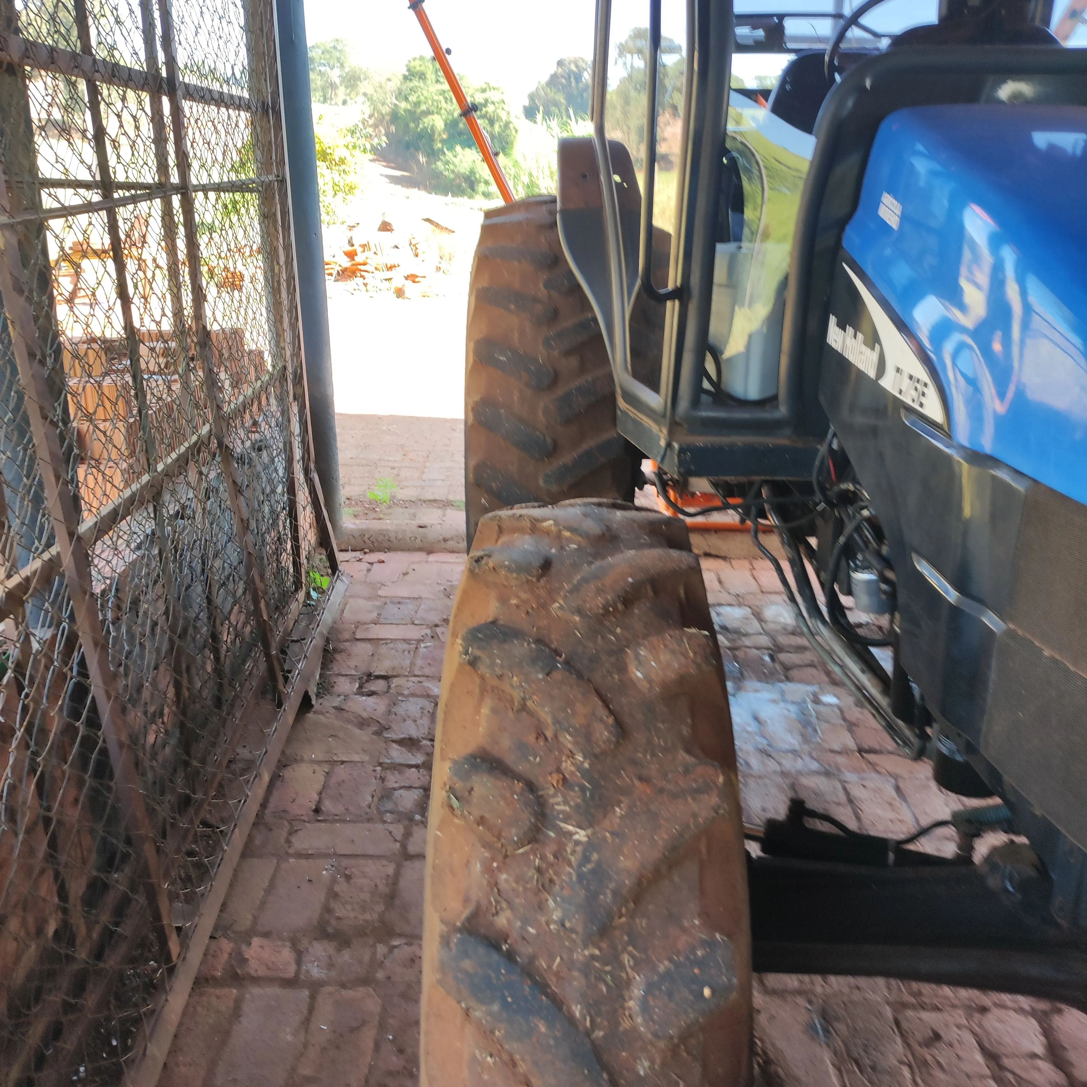 Trator New Holland T7.75E -  Para Fazendas e Sítios! - Foto 2