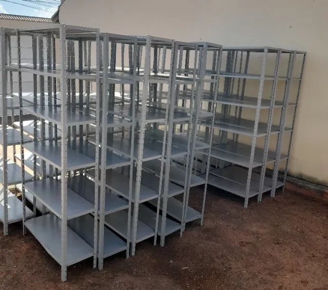 Prateleiras usadas e seminovas 