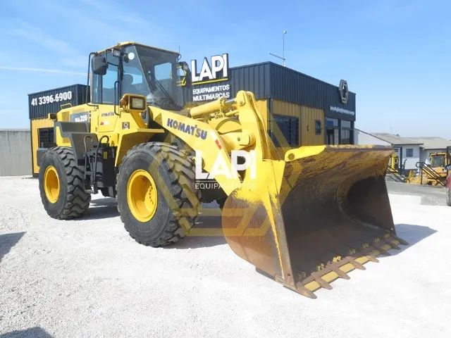 Pá carregadeira Komatsu WA320 2019 9.500h revisada