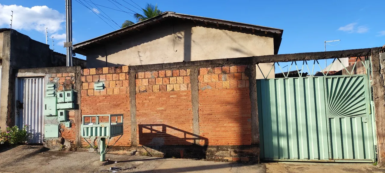 Vendo Casa com 2 kitnets
