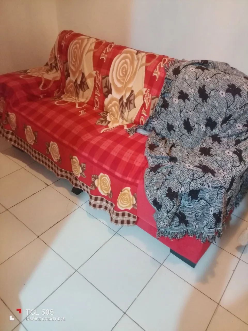 Sofá 3 lugares vermelhozap * - Foto 4