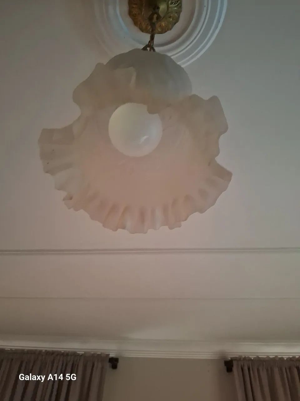 Lustre em bronze com Cúpula de Vidro - Foto 2