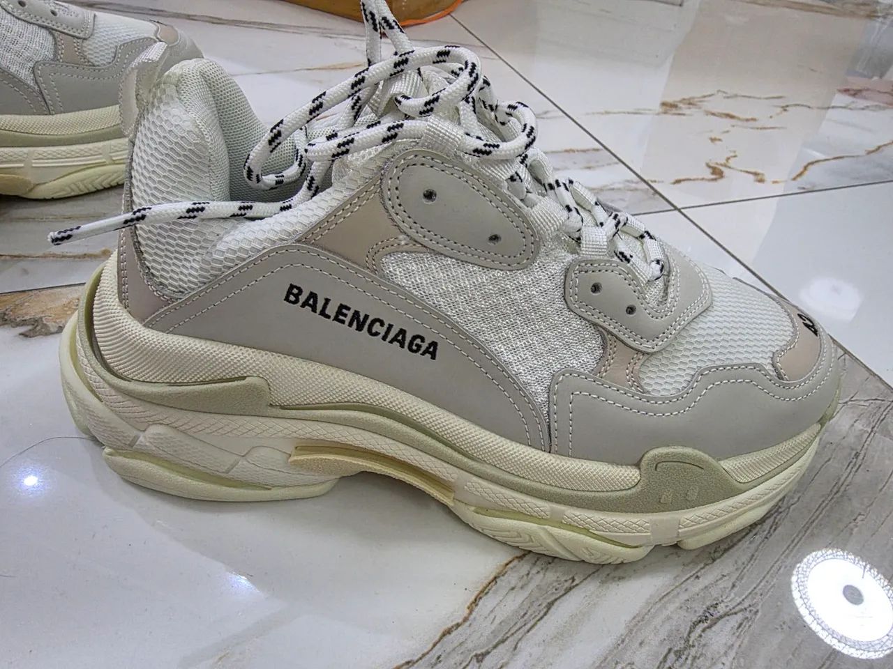 Tênis Balenciaga Triple S Branco