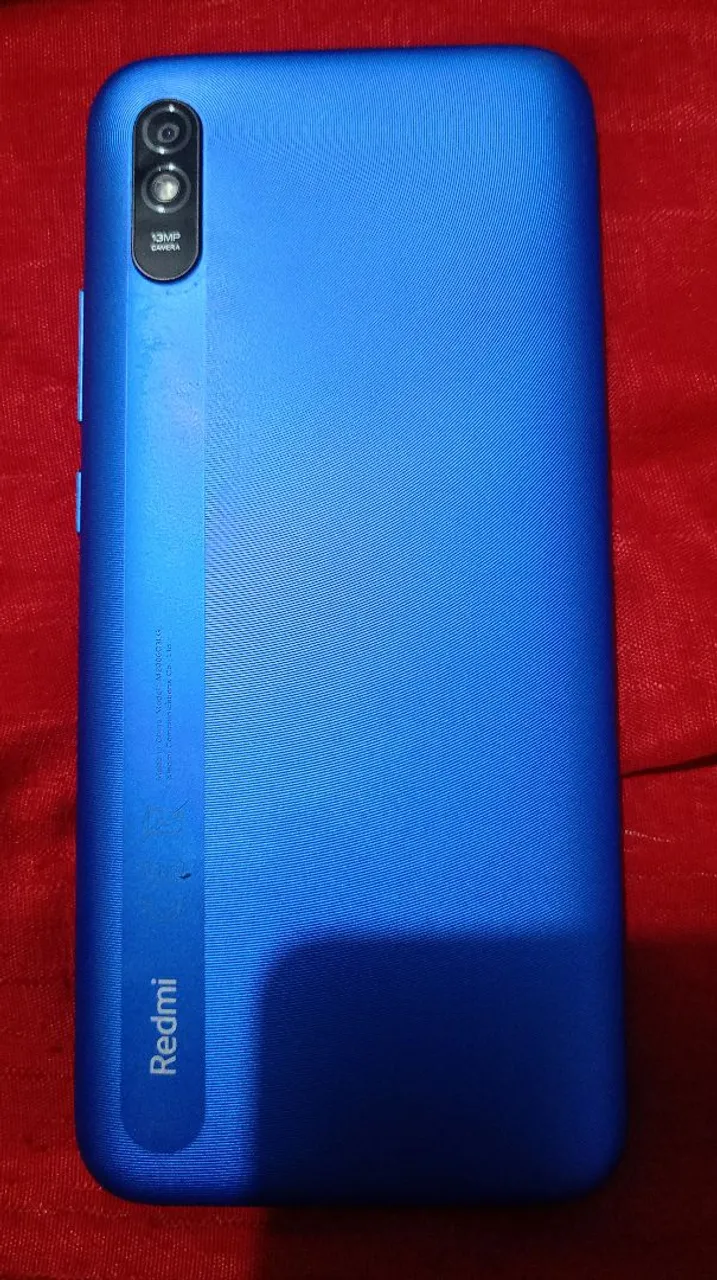 Cel usado vem com capinha e película tá só travando precisa formatar