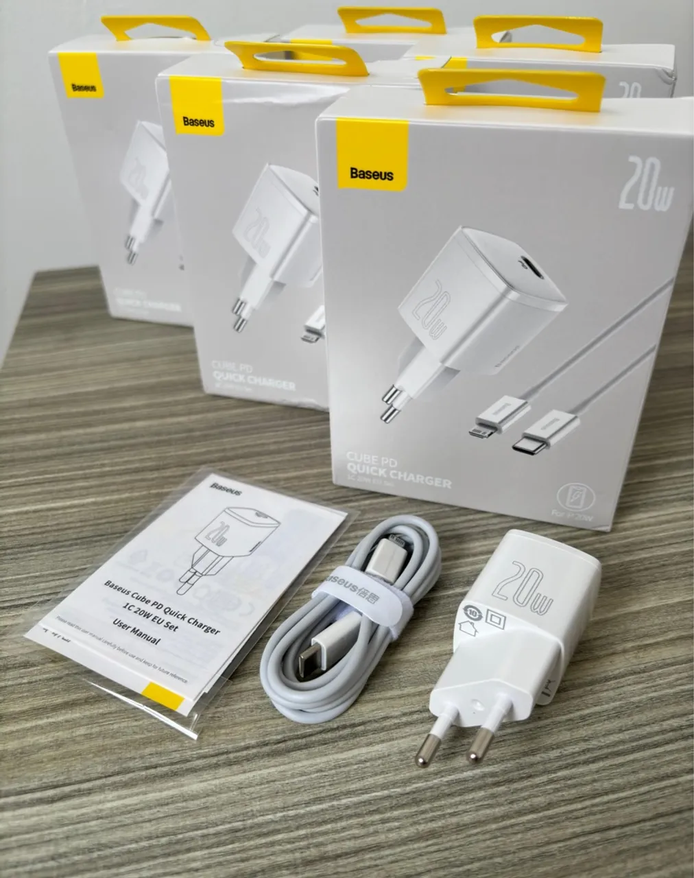 Carregador Baseus 20w iPhones - Novo.