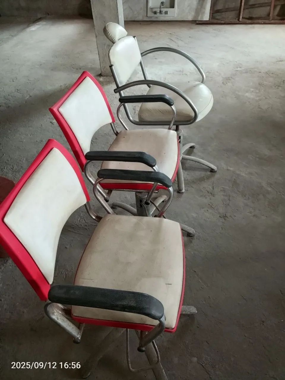 3 Cadeiras para cabeleireiro/barbearias - Foto 2