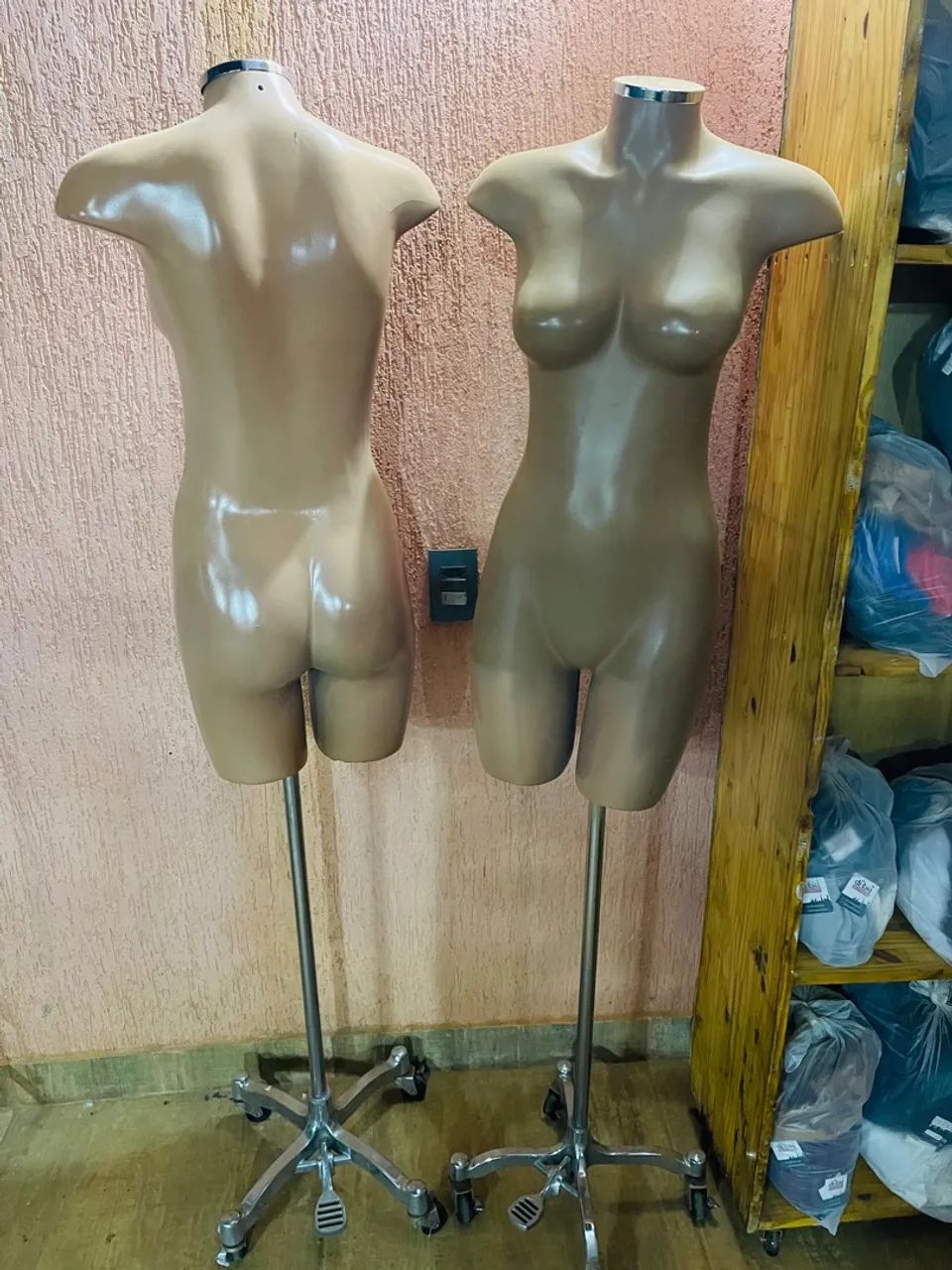 Vendo Maniquim luxo de pedestal