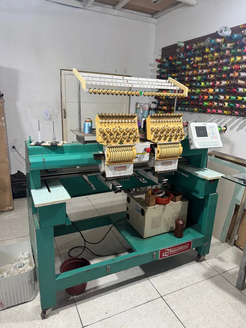 Máquina de Bordado Industrial cilíndrica de 2 cabeças