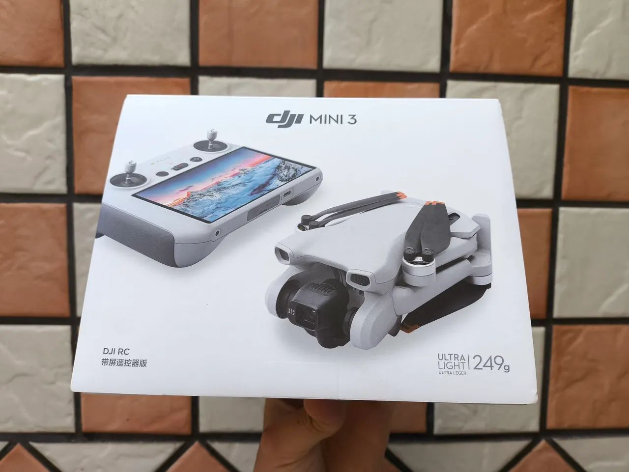 Dji mini 3 com tela, filma em 4k30 fps, gimbal 3 Eixos, voa até 10km,motores Brushless 